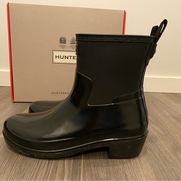 Hunter Refined Low Heel Biker Boots Gloss Duo - Picture 3 of 5